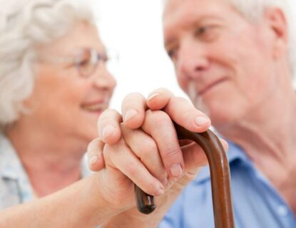aprenda-5-praticas-para-prevenir-quedas-de-idosos21069-768x460