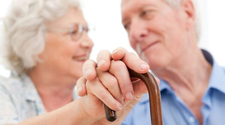 aprenda-5-praticas-para-prevenir-quedas-de-idosos21069-768x460