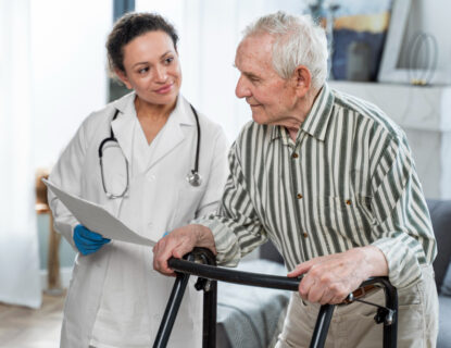 Como funciona o atendimento médico em um lar de idosos em Goiânia