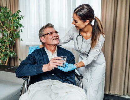 Adaptação de idosos e cuidados profissionais: como minimizar ansiedade e resistência Adaptação de idosos e cuidados profissionais: como minimizar ansiedade e resistência