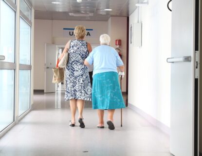 Cuidados especializados para idosos em reabilitação pós-cirúrgica Cuidados especializados para idosos em reabilitação pós-cirúrgica