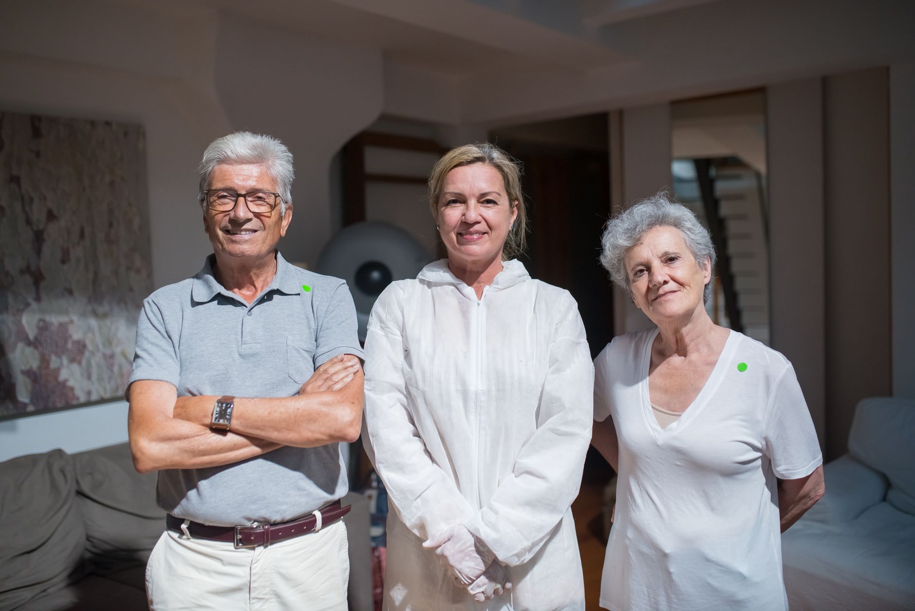 equipe multidisciplinar em residencial para idosos em goiânia durante plantão noturno