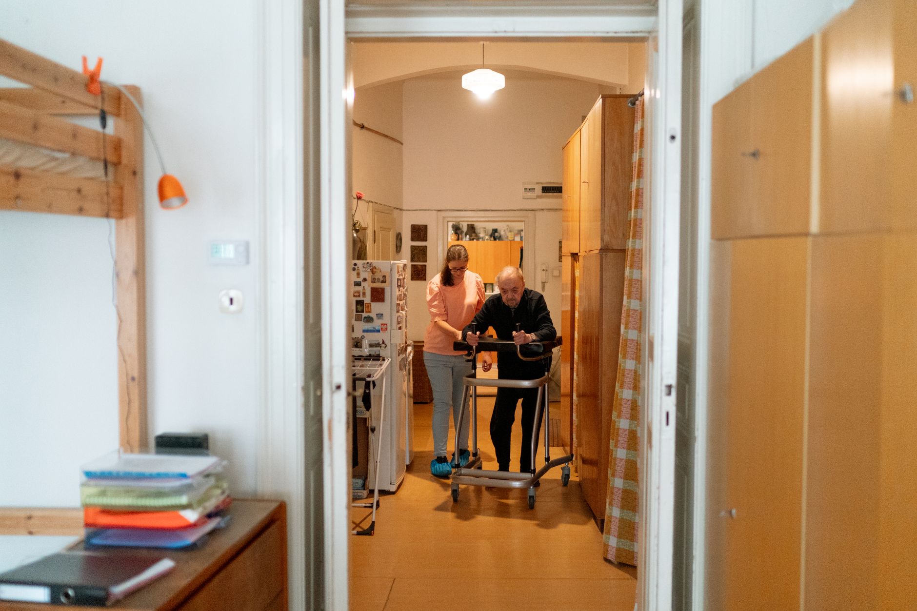 equipe multidisciplinar de fisioterapia e enfermagem em residencial geriátrico
